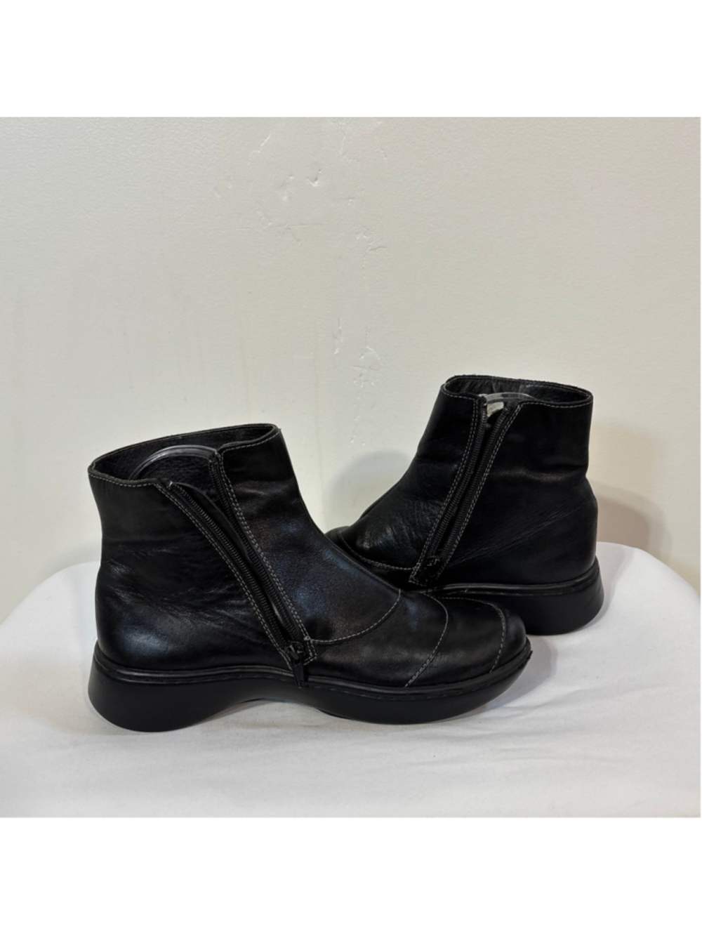 NAOT Tellin Boots Black Leather Women’s EU Size 37 Side Zipper Rubber Soles - Picture 9 of 11